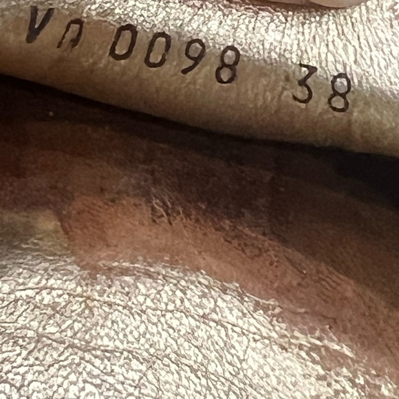 Louis Vuitton Metallic Gold Leather Bow Scrunch Slip On Loafers - Picture 12 of 12